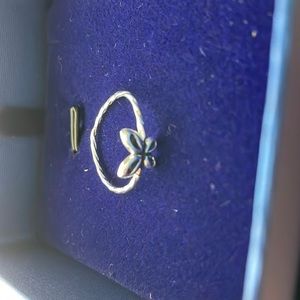 Butterfly ring
